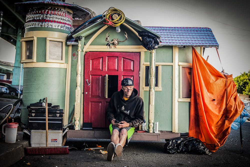 Gregory Kloehn Repurposes Trash Into Vibrant Houses for the Homeless