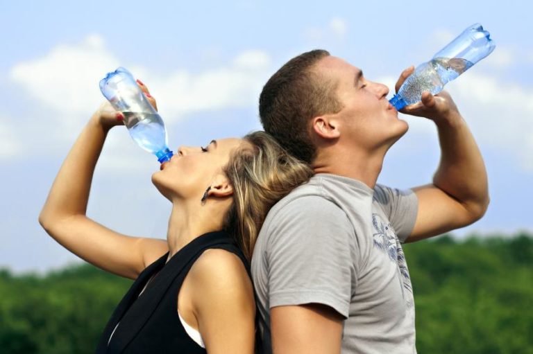 Read more about the article 5 Ways to Help Yourself Drink More Water