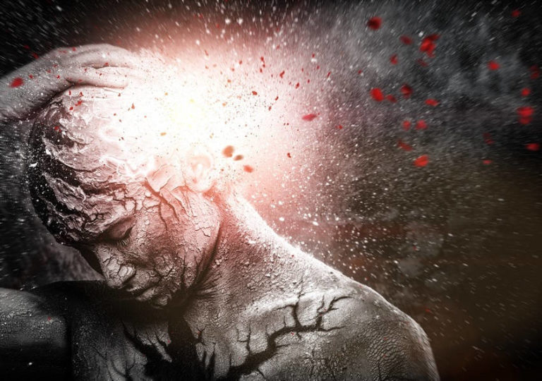 Read more about the article 8 Warning Signs of Emotional Manipulation in Relationships
