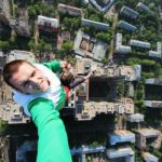 1-Teen Russian Skywalkers Climbing the World's Highest Buildings