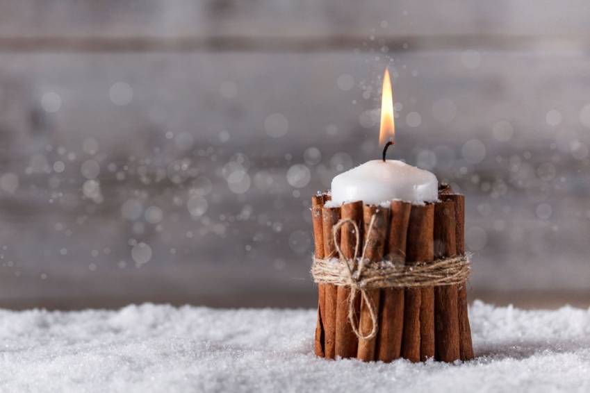 6. Cinnamon sticks candle