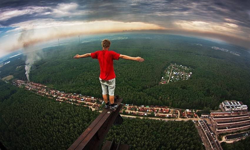 Teen Russian Skywalkers Climbing the World's Highest Buildings