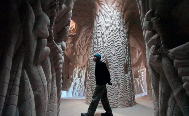 Read more about the article Artist Spends 10 Years Turning Caves into Works of Art