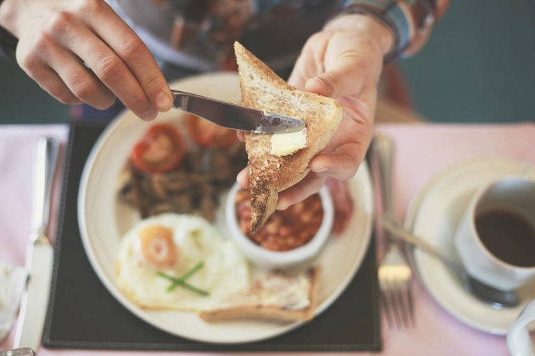 Read more about the article What Happens When You Eat Breakfast One Hour After Waking