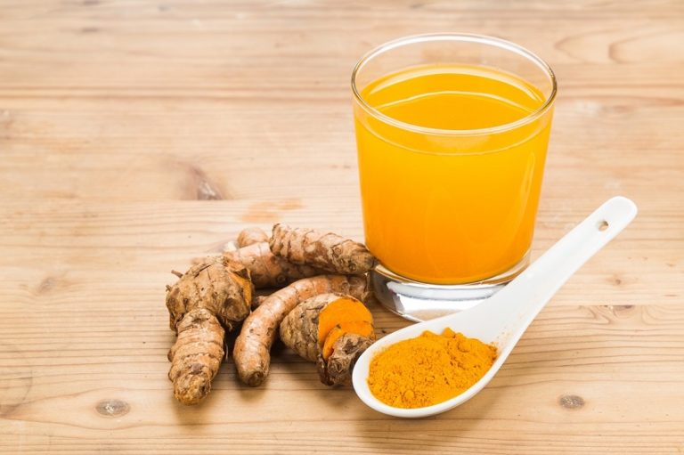 Read more about the article 10 Reasons to Drink Warm Turmeric Water Every Morning