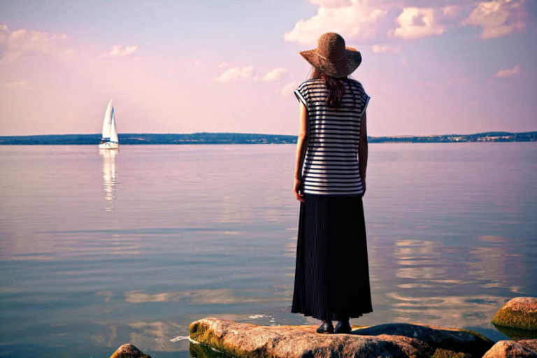 14 Ways Women Traveling Alone Can Make Sure to Stay Safe