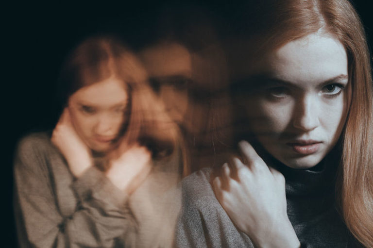 Read more about the article 9 Early Signs of Bipolar Disorder in Teens and Young Adults