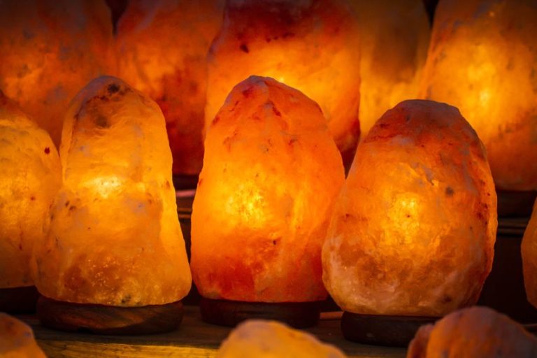 Read more about the article 8 Himalayan Salt Lamp Benefits That Explain Their Popularity