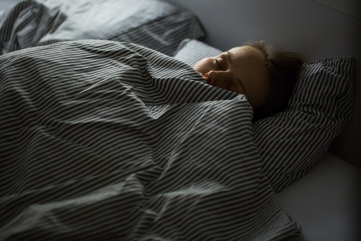 5 Benefits Of Sleeping In A Cold Room For Your Mind and Body