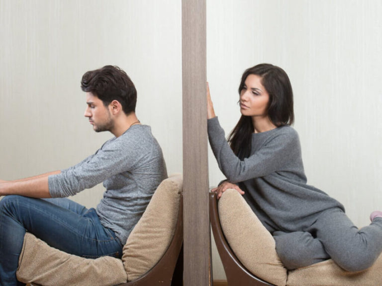 Read more about the article 7 Things Emotionally Unavailable Men Do in a Relationship