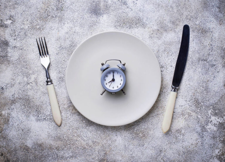 Read more about the article 5 Health Benefits of Intermittent Fasting & How to Practice It