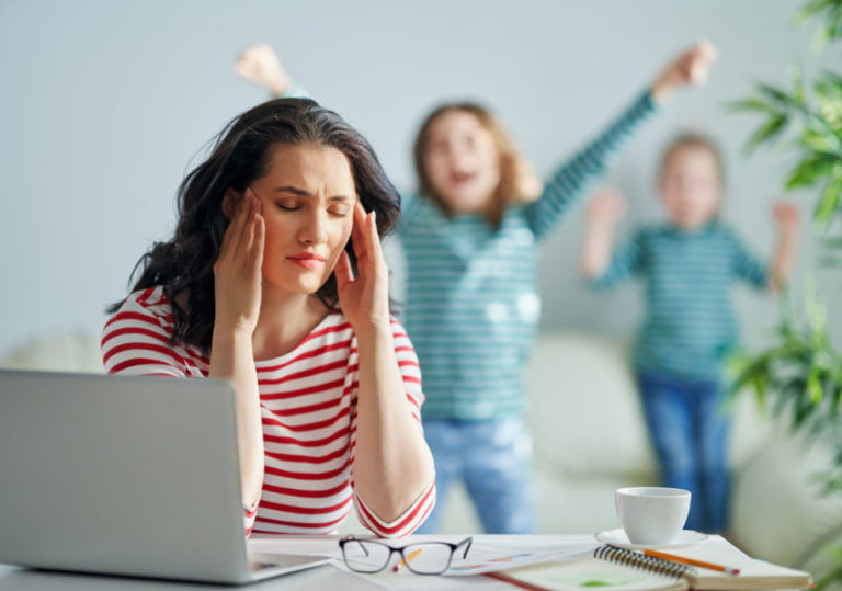 Read more about the article 10 Signs of Mom Burnout and How to Cope with It in Quarantine