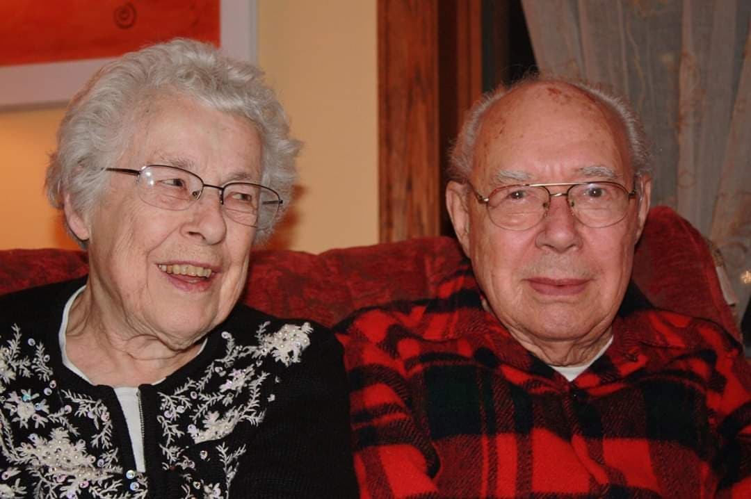 Elderly Couple Dies of COVID-19 on the Same Day After 73 Years of Marriage