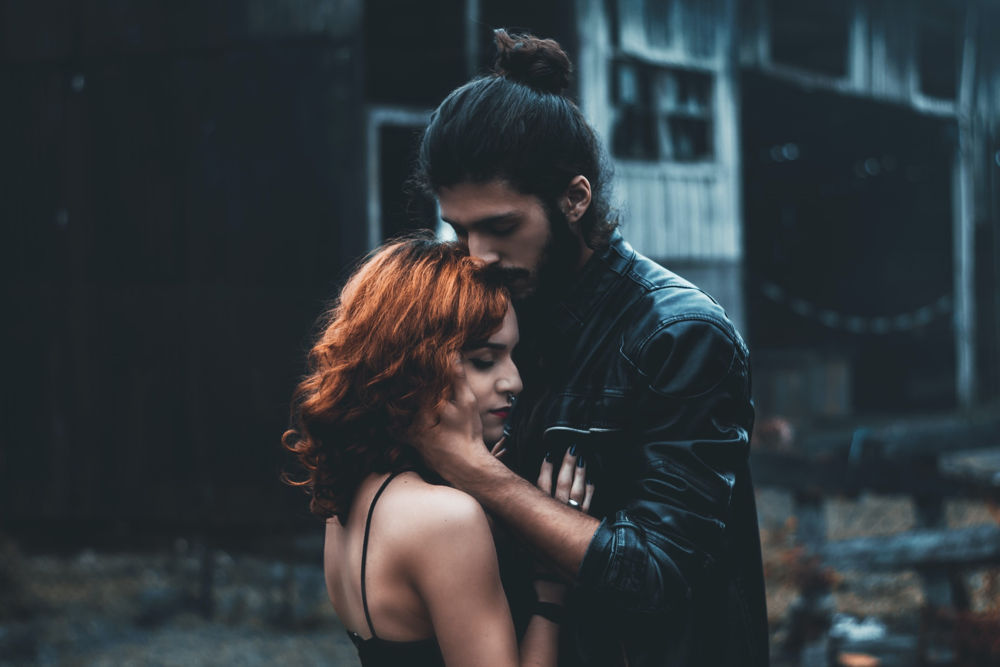 Signs an Emotionally Unavailable Man Is in Love with You